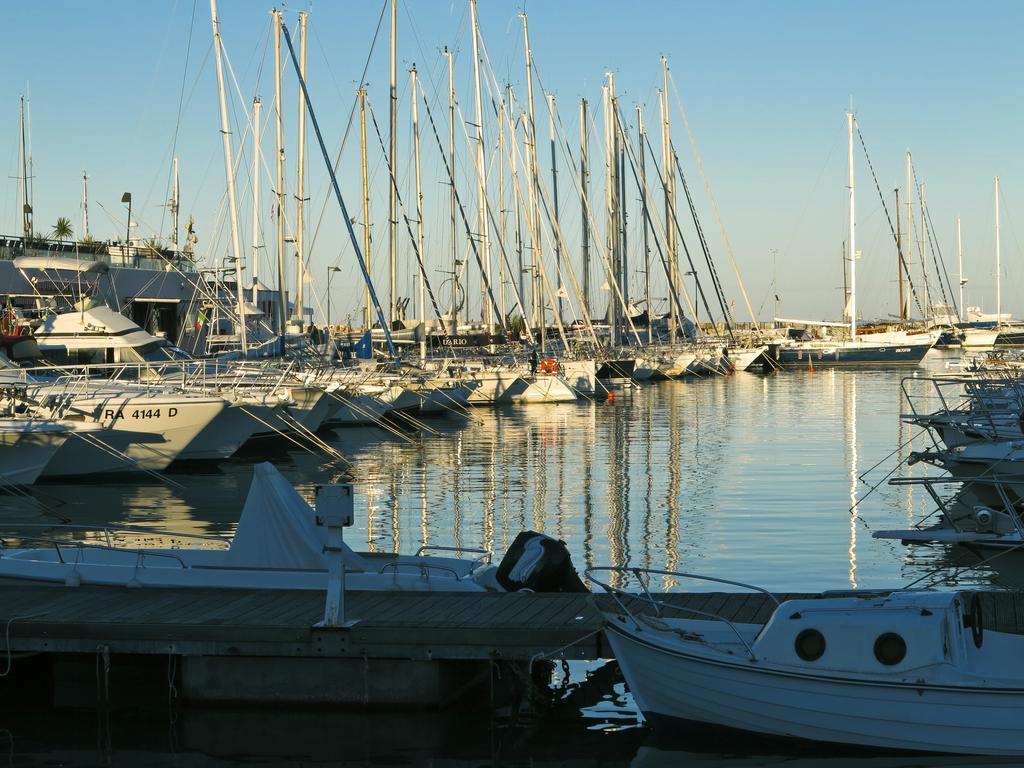Hotel Regent - In Pieno Centro San Benedetto del Tronto Bagian luar foto