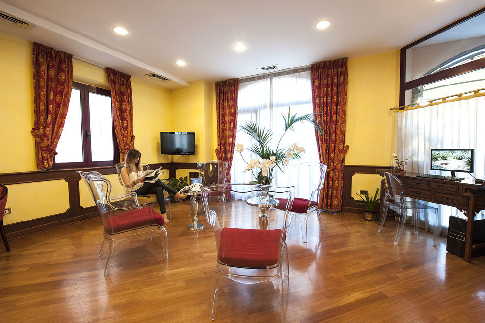 Hotel Regent - In Pieno Centro San Benedetto del Tronto Bagian luar foto