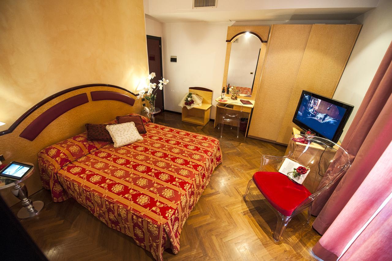 Hotel Regent - In Pieno Centro San Benedetto del Tronto Bagian luar foto