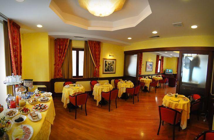 Hotel Regent - In Pieno Centro San Benedetto del Tronto Bagian luar foto
