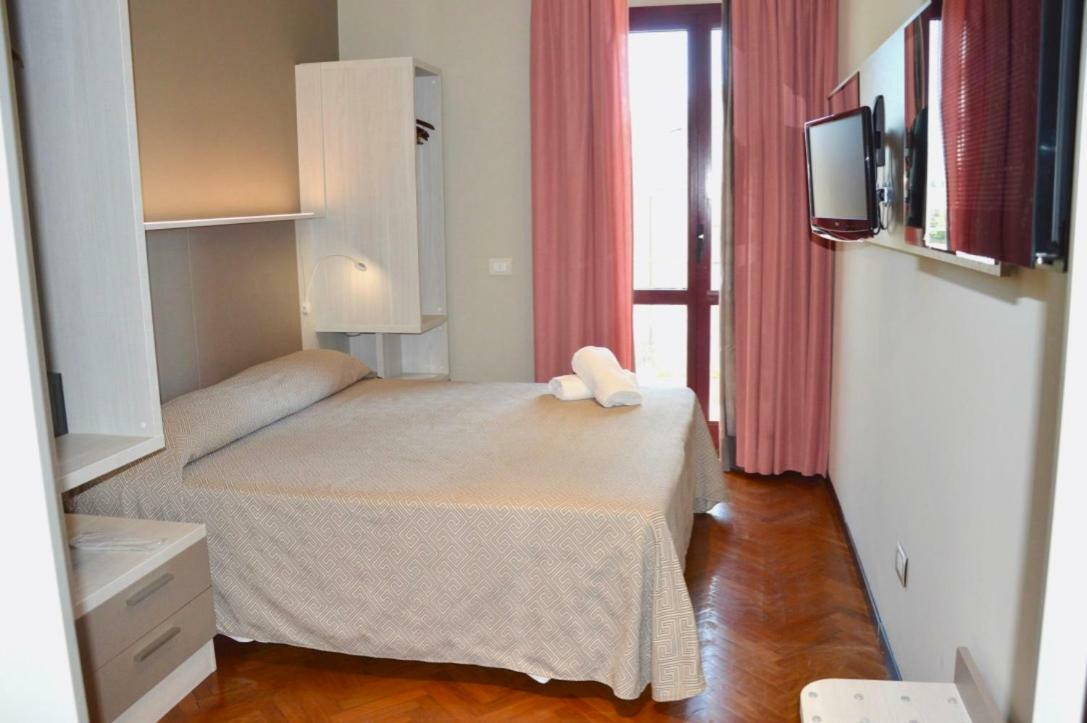 Hotel Regent - In Pieno Centro San Benedetto del Tronto Bagian luar foto