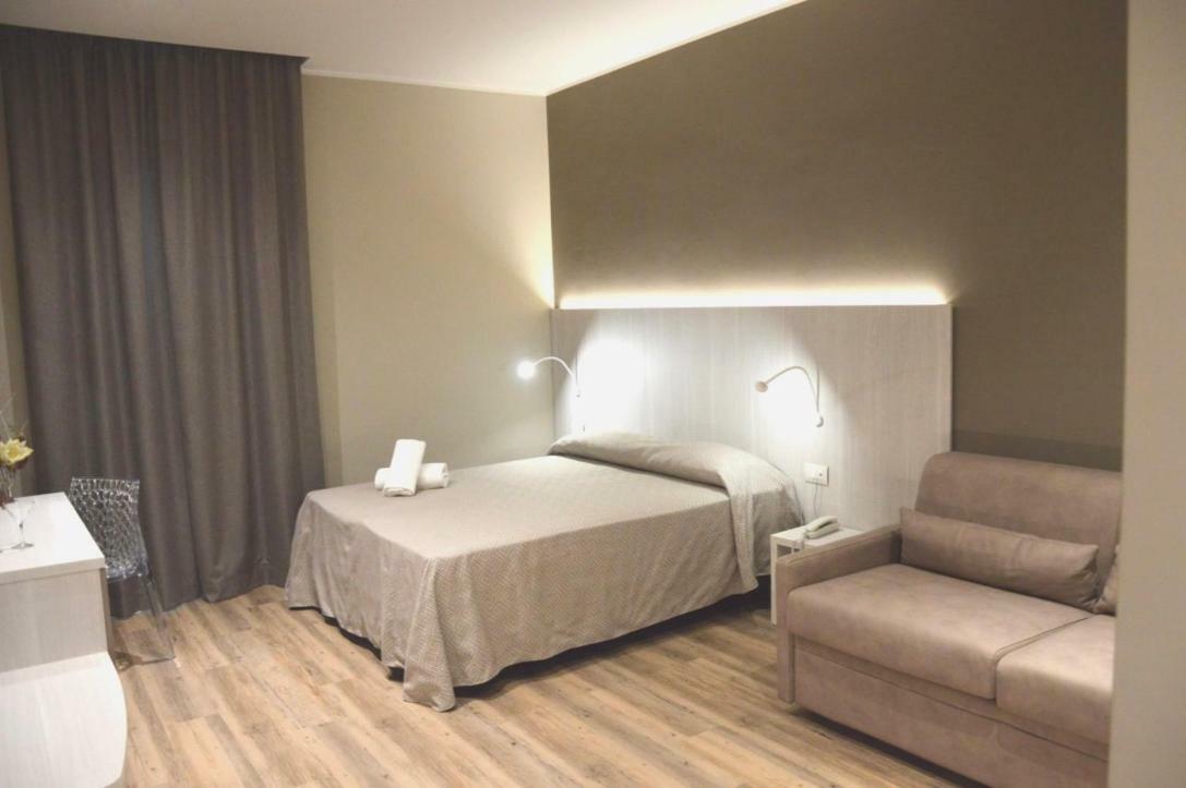 Hotel Regent - In Pieno Centro San Benedetto del Tronto Bagian luar foto