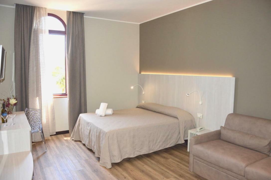 Hotel Regent - In Pieno Centro San Benedetto del Tronto Bagian luar foto