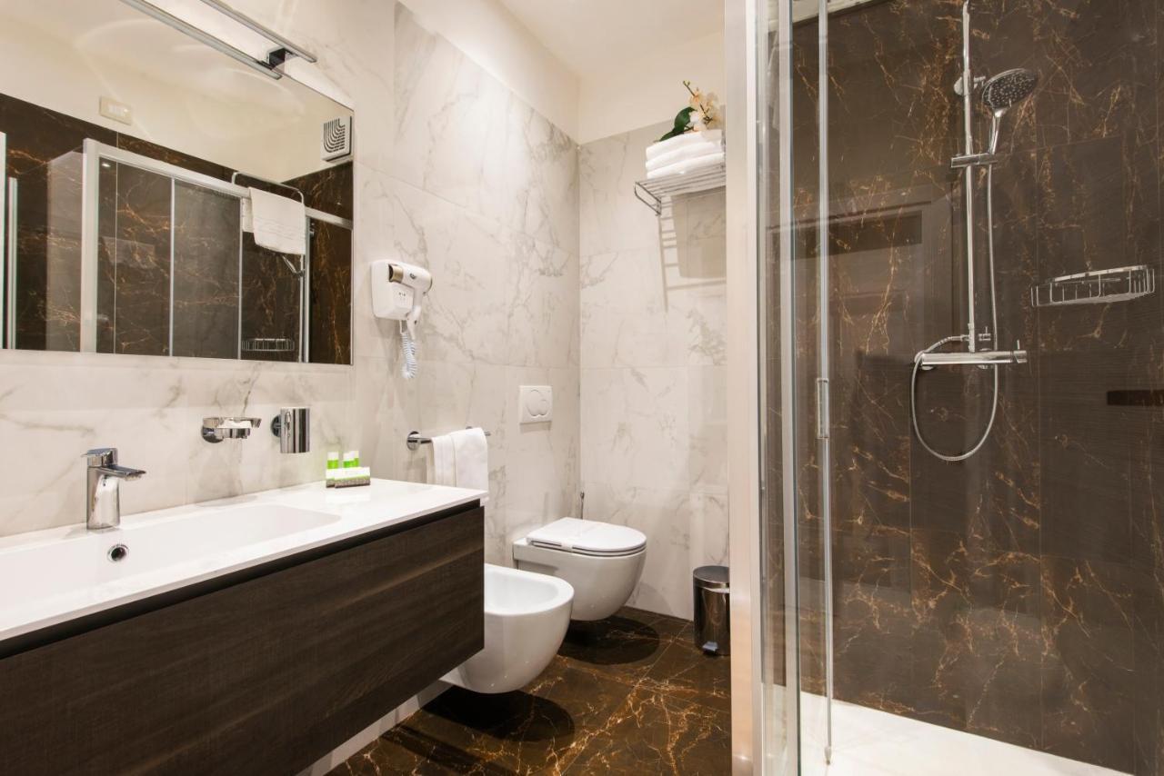 Hotel Regent - In Pieno Centro San Benedetto del Tronto Bagian luar foto