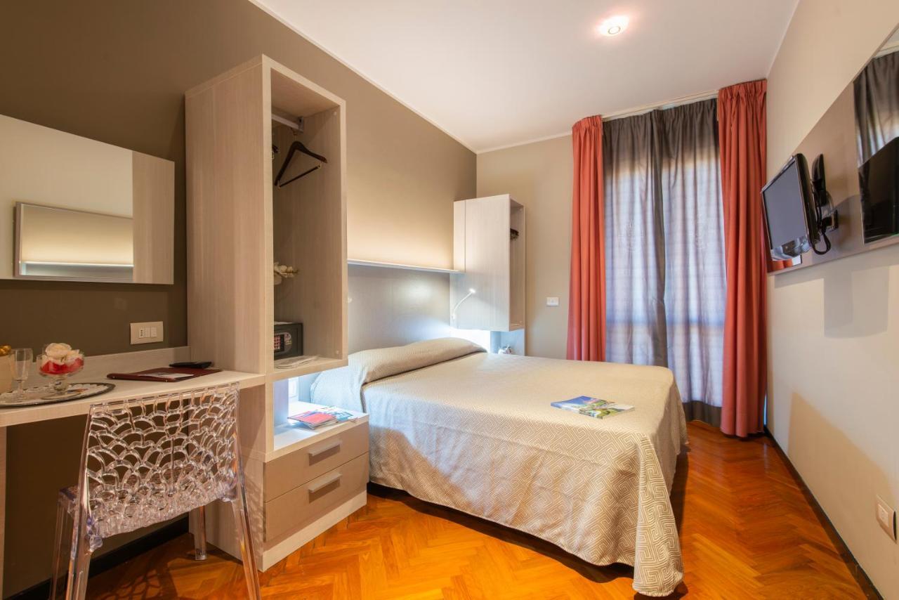 Hotel Regent - In Pieno Centro San Benedetto del Tronto Bagian luar foto