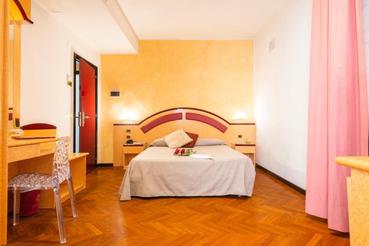 Hotel Regent - In Pieno Centro San Benedetto del Tronto Bagian luar foto