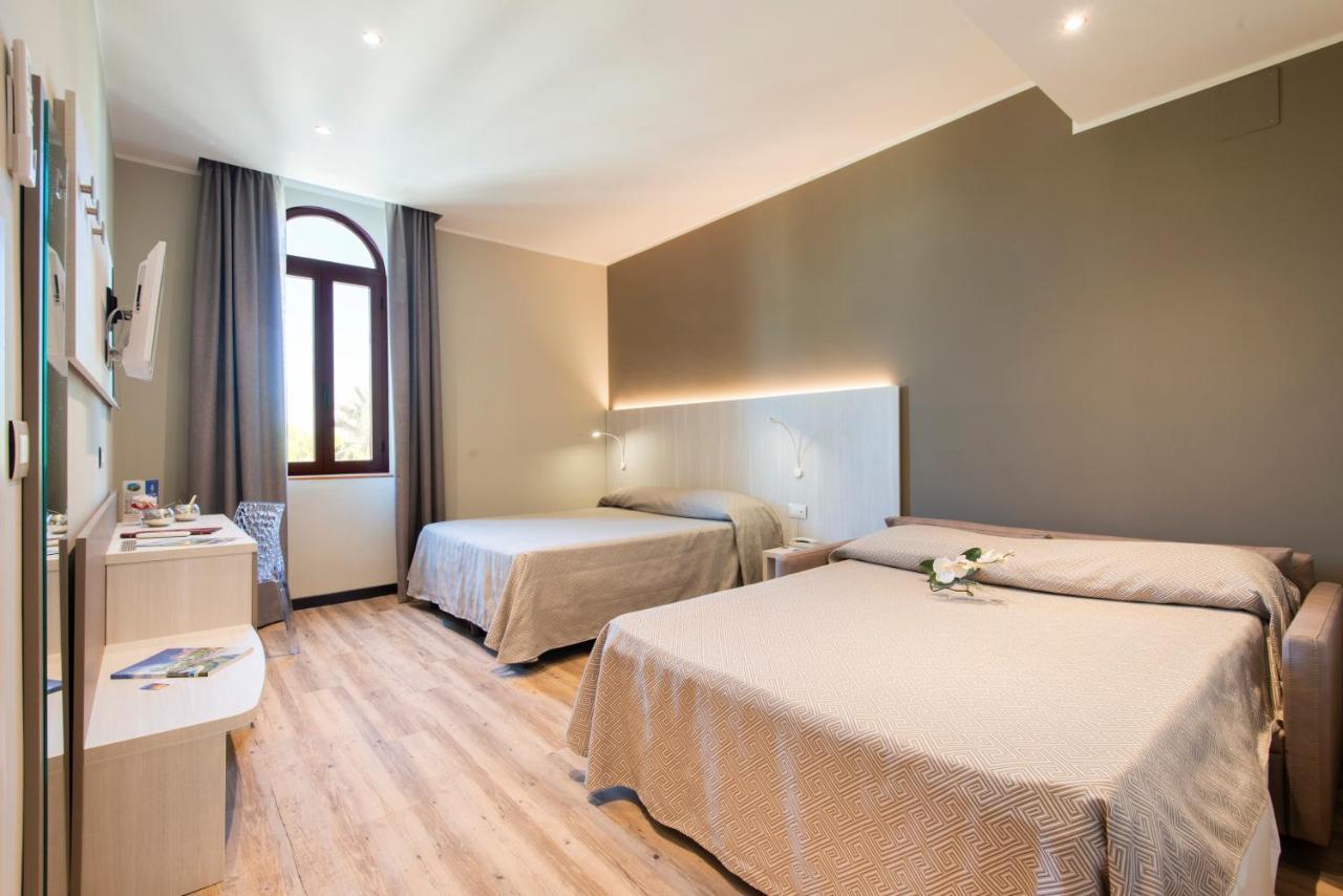 Hotel Regent - In Pieno Centro San Benedetto del Tronto Bagian luar foto