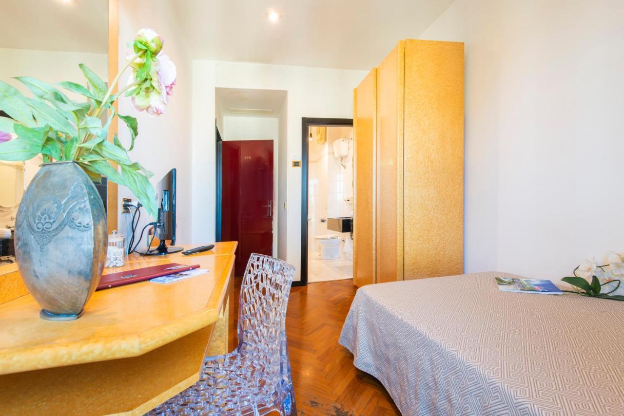 Hotel Regent - In Pieno Centro San Benedetto del Tronto Bagian luar foto